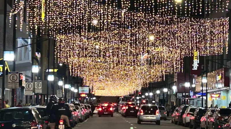 Poços de Caldas: Comércio tem horário especial de Natal e programação intensa
