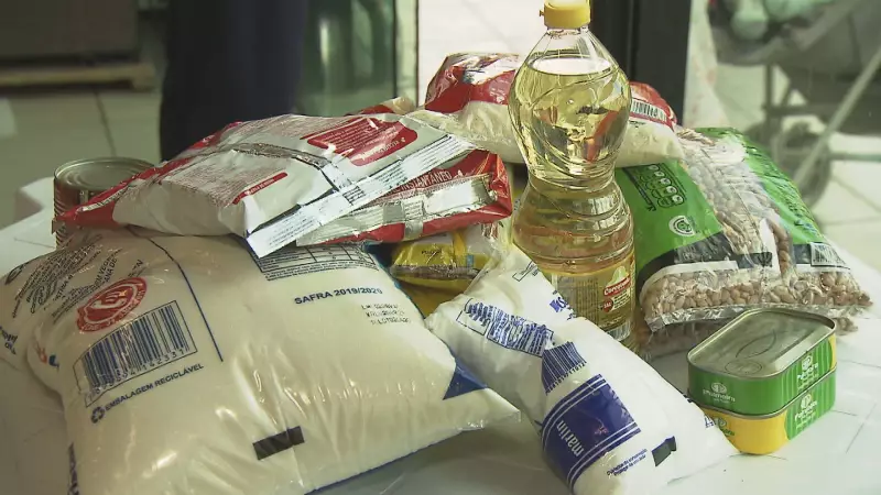 Prefeitura de BH inicia entrega de cestas básicas para 40 mil famílias de estudantes