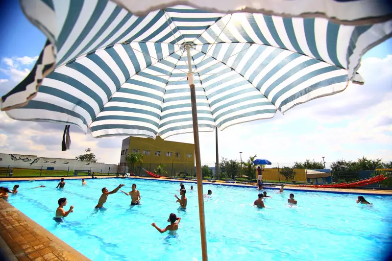 Prefeitura de São José amplia acesso a 13 piscinas públicas aos finais de semana