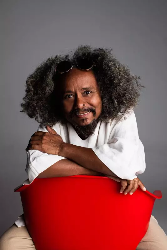 Prima celebra 13 anos com concerto gratuito de Chico César em João Pessoa