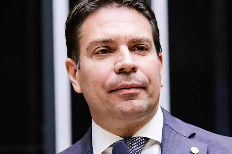 Ramagem avalia renúncia após asilo nos EUA, afirma líder do PL na Câmara