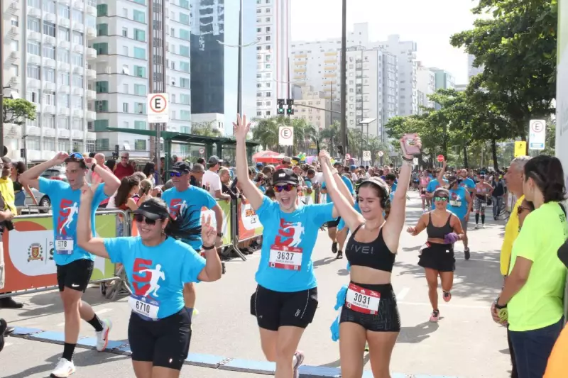 Recorde de inscritos: 5K Tribuna reúne 9.800 pessoas e interdita orla de Santos