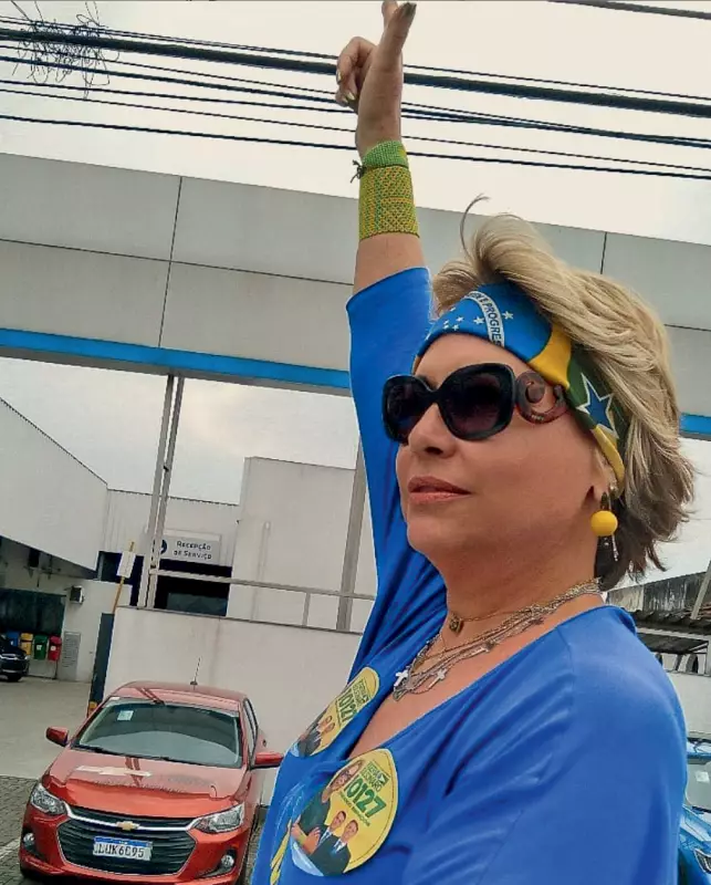 Rogéria Bolsonaro apoia filhos em crise com Michelle sobre aliança no Ceará