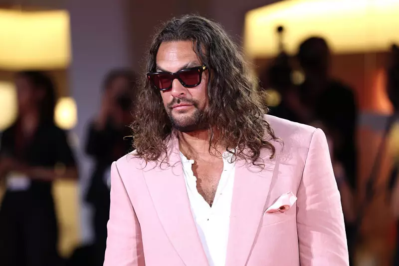 Rosa no masculino: celebridades e passarelas ditam a cor da vez