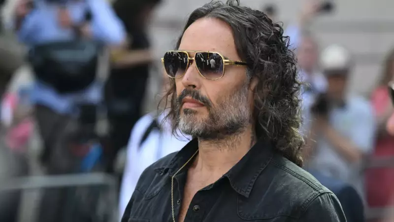 Russell Brand enfrenta mais duas acusações de crimes sexuais; total chega a 7