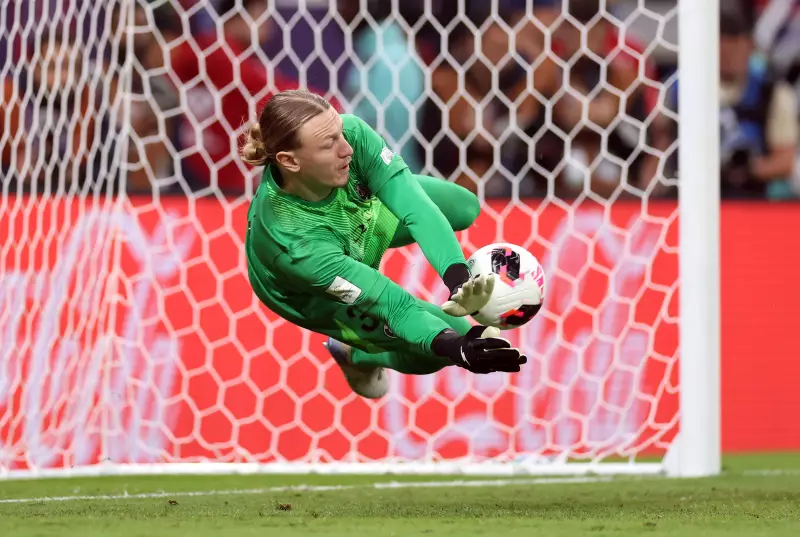 Safonov, o herói improvável do PSG: como a 'cola' na toalha garantiu o título intercontinental