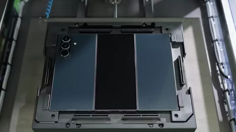 Samsung anuncia Galaxy Z TriFold: primeiro dobrável triplo chega a R$ 13,3 mil