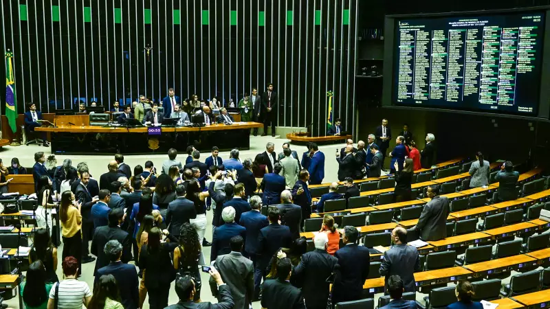 STF suspende R$ 3 bi em emendas e acirra tensão com Congresso