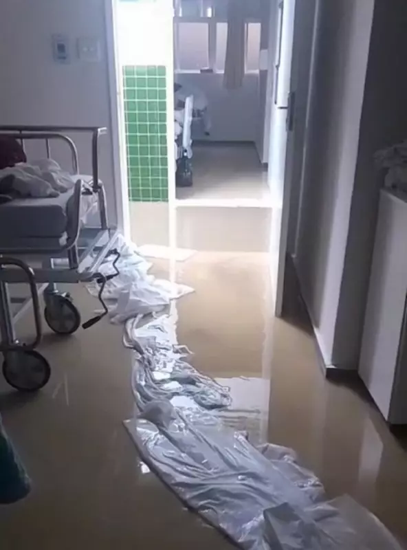 Temporal inunda ala do Hospital João Penido em Juiz de Fora; chuvas causam estragos