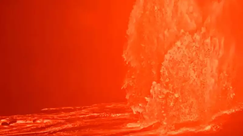 Vulcão Kilauea entra em erupção com jatos de lava superiores a 305 metros