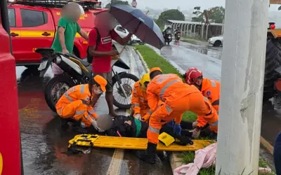 Acidente em Alfenas fere motociclista e capotamento em Machado deixa 5 feridos