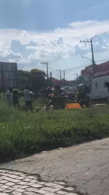 Acidente entre moto e carro fere jovem de 21 anos em Barra Mansa