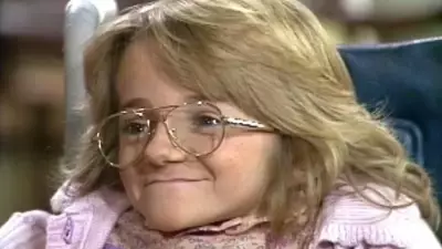 Atriz de 'Arnold', Melanie Watson Bernhardt, morre aos 57 anos nos EUA