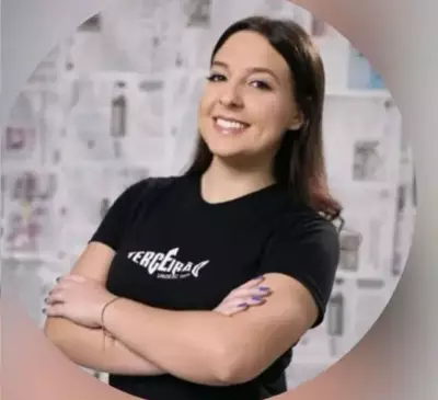 Campeã mundial de karatê morre em acidente um dia antes da formatura em SC