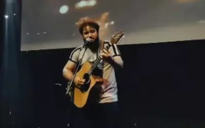 Cantor gospel de 25 anos morre após choque elétrico em loja de autopeças