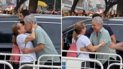 Chico Buarque quase cai após beijo de Cissa Guimarães em protesto em Copacabana