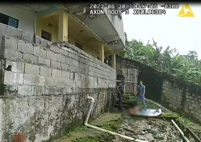 Câmeras corporais revelam PMs atirando em motoboy nu e 'plantando' arma