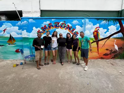 Escola em Belém ganha mural com Letra Decorativa Amazônica feita por alunos