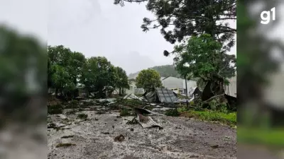 Temporal em Farroupilha destelha 15 casas e escola na Vila Rica