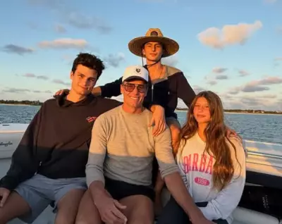 Tom Brady celebra Natal com os filhos em passeio de lancha; Gisele ausente