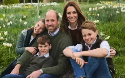 William e Kate revelam foto de Natal com filhos após superação de câncer
