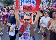 5 mil mulheres marcham no Recife contra feminicídio e violência doméstica