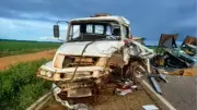 Acidente fatal entre caminhões na BR-070 mata um e fere dois em Goiás