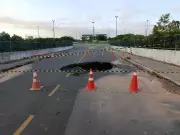 Adutora rompe e abre cratera em Simão Dias; abastecimento afetado