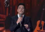 Após briga com Zezé, SBT escala Latino para especial de Natal