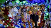 Casal alemão bate recorde mundial com 621 árvores de Natal em casa