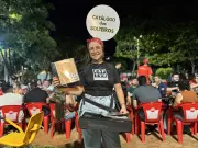 Catálogo de Solteiros: Empresária do DF cria 'Tinder analógico' e viraliza