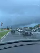 Chuvas fortes em Brasília: voos desviados, ônibus atola e hospital alaga