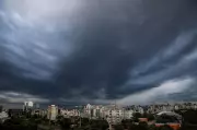 Ciclone extratropical ameaça Sul do Brasil com ventos de 100 km/h e granizo