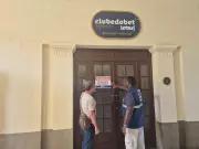 Fiscais do Rio interditam bar temático com máquinas de apostas no Jockey Club