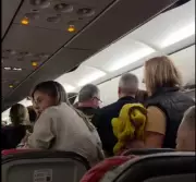 Incêndio em equipamento causa desespero e evacuação de avião da Latam em Guarulhos