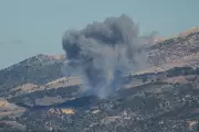 Israel bombardeia Líbano às vésperas de prazo crucial para desarmamento do Hezbollah