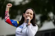 María Corina Machado recebe Nobel da Paz 2025 em Oslo, desafiando regime de Maduro