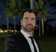 Marcos Pitombo revela perseguição por stalker há mais de um ano