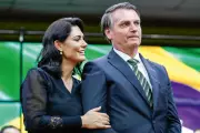 Michelle Bolsonaro desafia PL e filhos em disputa pelo controle do bolsonarismo