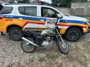 Motociclista de 18 anos preso após gesto obsceno e fuga da PM em Divinópolis