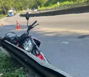Motociclista sofre queda grave na Via Dutra e é socorrida com torniquete
