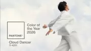 Pantone revela a cor de 2026: Cloud Dancer, o branco da serenidade
