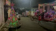 Rua em Manaus vira cenário de Natal e atrai visitantes após 3 anos de decoração comunitária