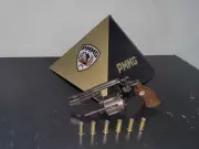 Tiroteio em loja de motos deixa ferido e PM apreende revólver em Montes Claros