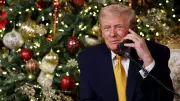 Trump brinca com crianças no NORAD e depois ataca 'canalhas da esquerda' no Natal