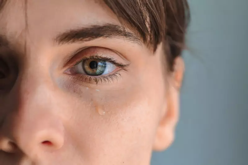 A Ciência das Lágrimas: Por Que Choramos e o Que Revela Sobre Emoções Humanas