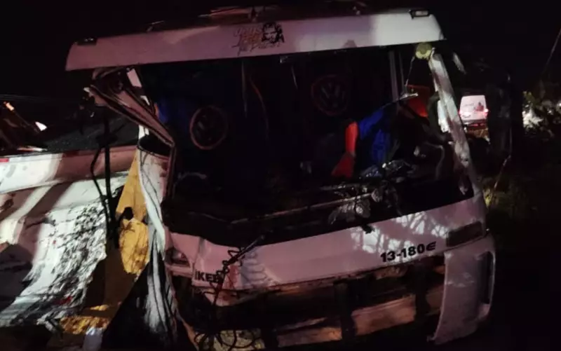 Acidente com quatro veículos mata duas pessoas na BR-116 em Itatim, Bahia