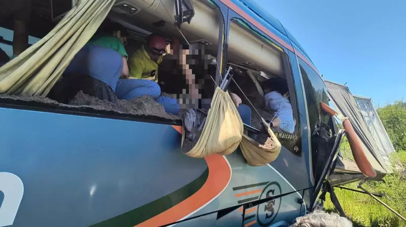 Acidente entre caminhão e ônibus na BR-116 deixa 6 mortos e resgate dura 5 horas