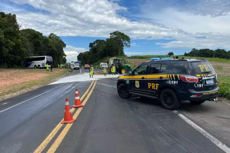 Acidente entre ônibus e trator interdita BR-277 em Prudentópolis, Paraná