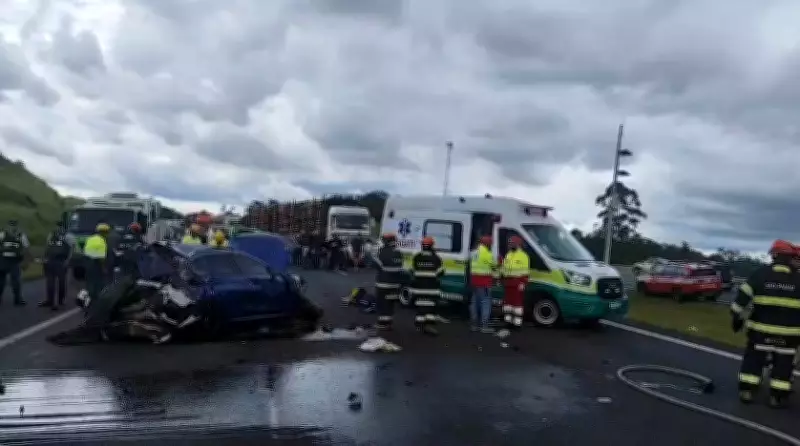 Acidente fatal na Carvalho Pinto em Jacareí: motorista morre e passageira fica ferida